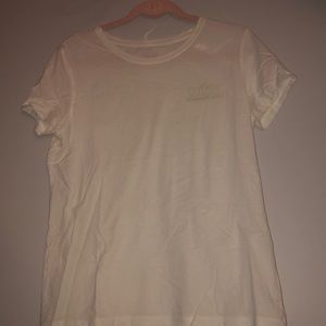 VINEYARD VINES White tee